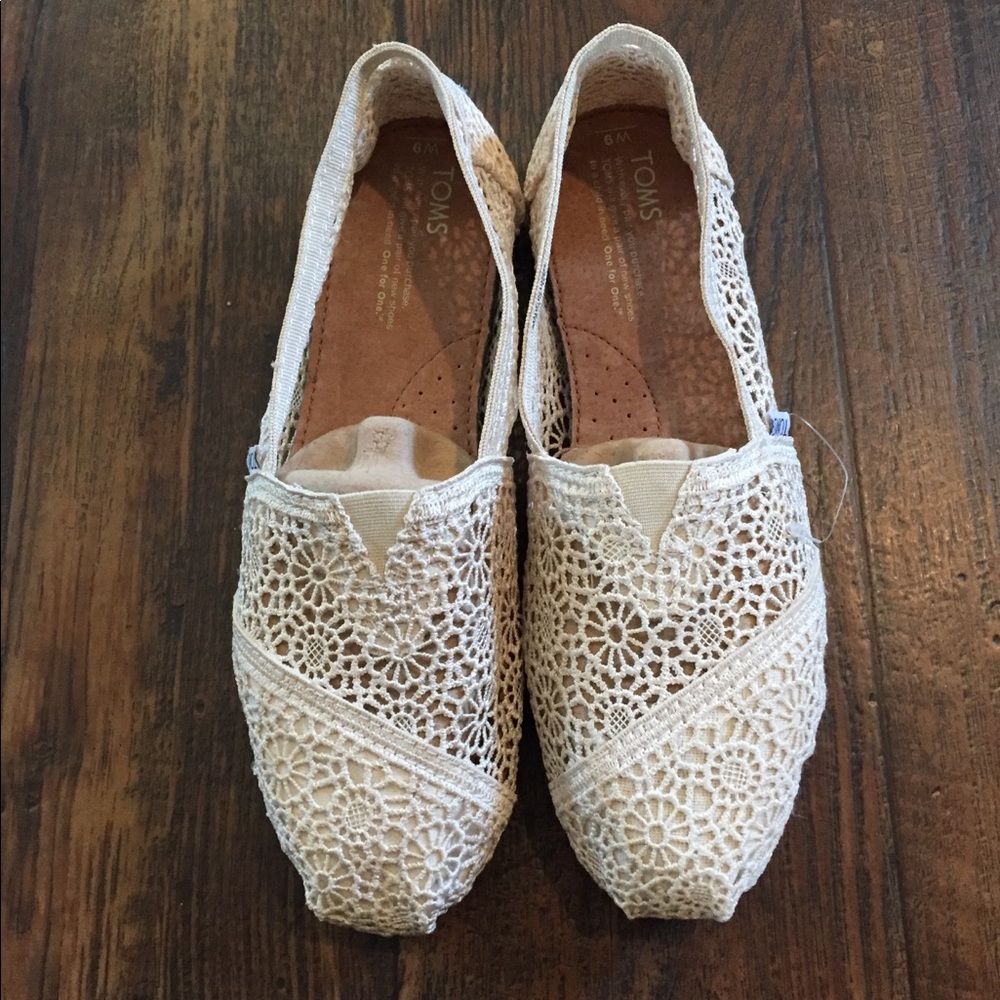 💕Brand New TOMS💕